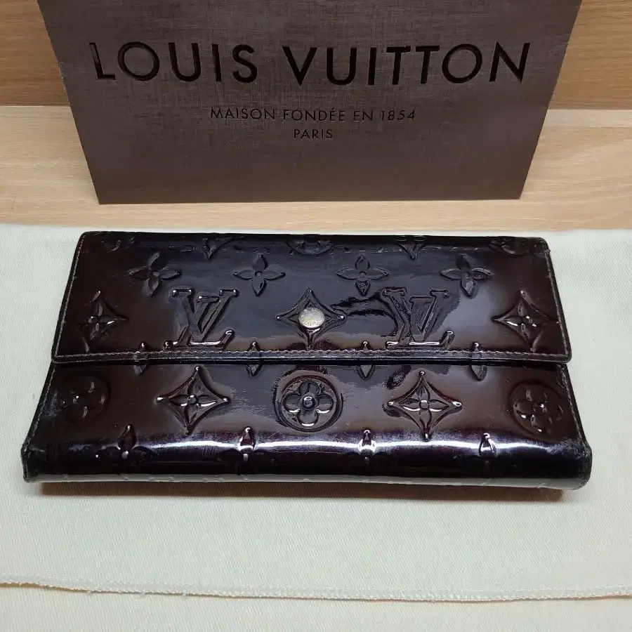 LOUIS VUITTON M91521 모노그램 베르니아마랑뜨 사라 장지갑