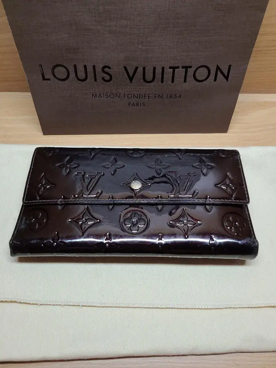 LOUIS VUITTON M91521 모노그램 베르니아마랑뜨 사라 장지갑