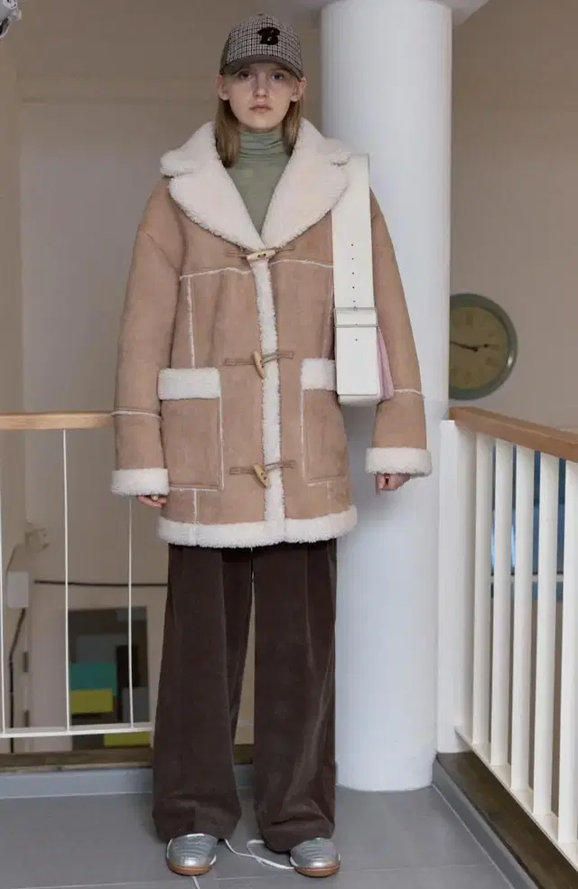 시눈 무스탕_원가 328,000_OVERSIZED SHEARLING 자켓