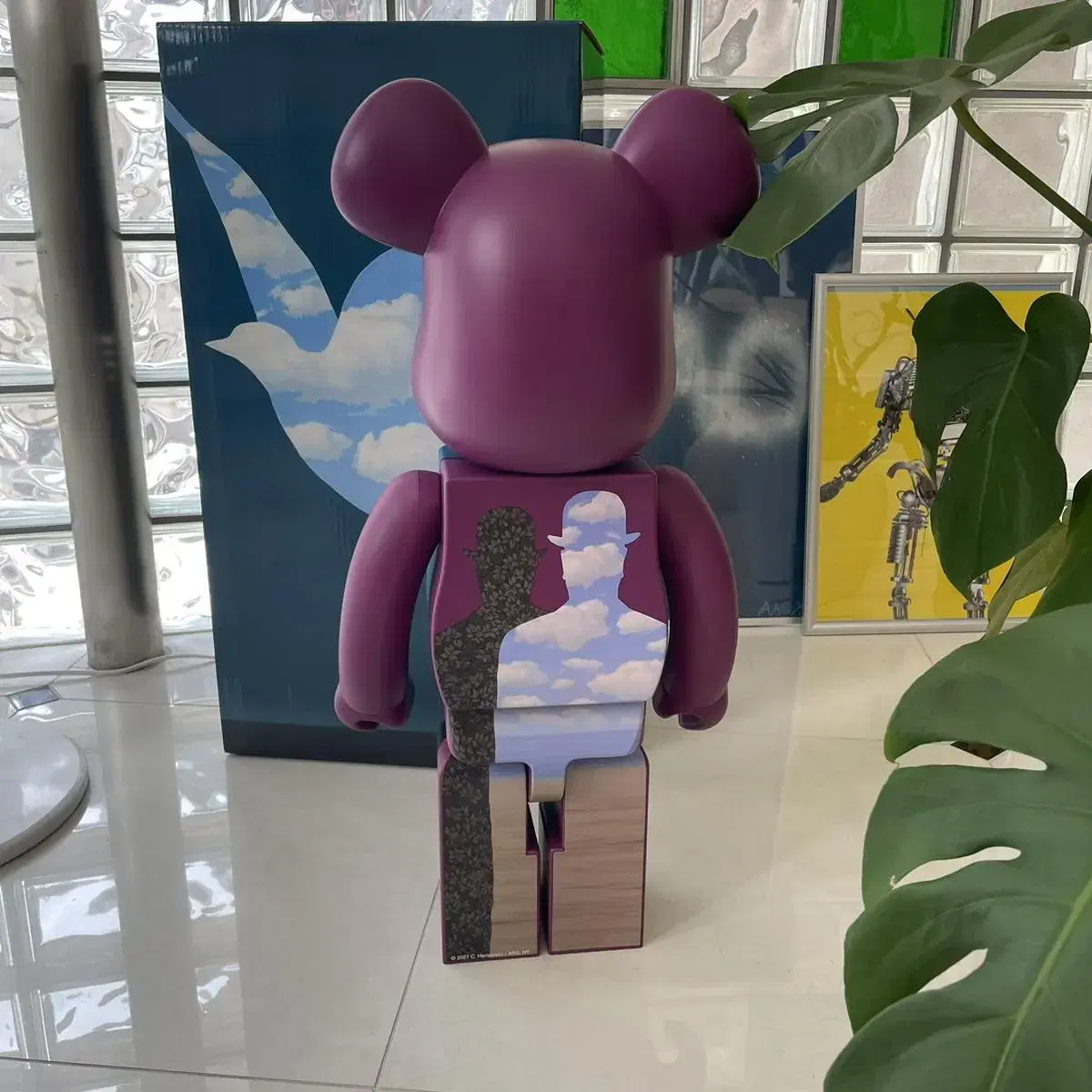 1000% Bearbrick 베어브릭 르네 마그리트 하늘새 상류사회