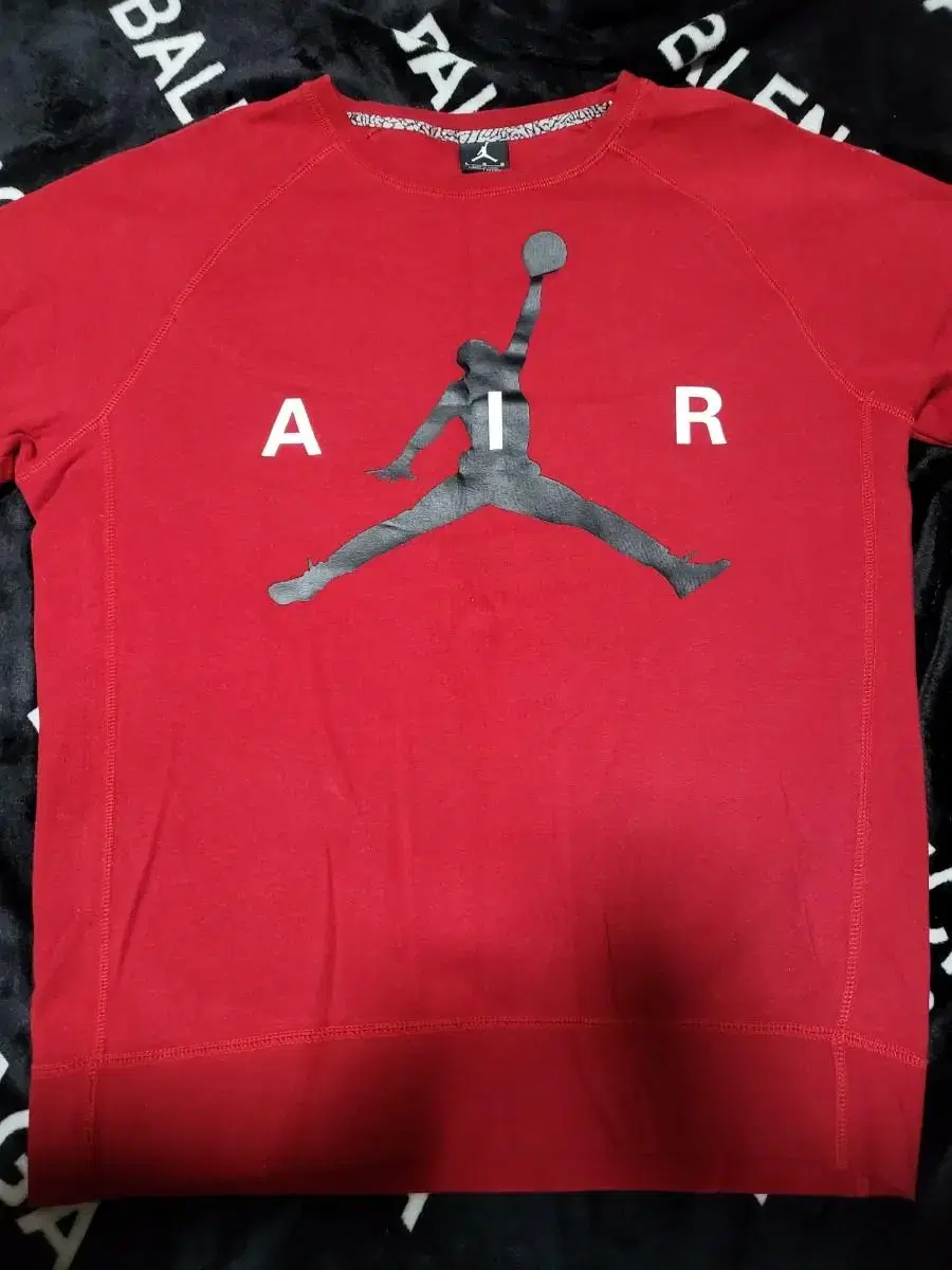 L) Jordan Red Jumpman