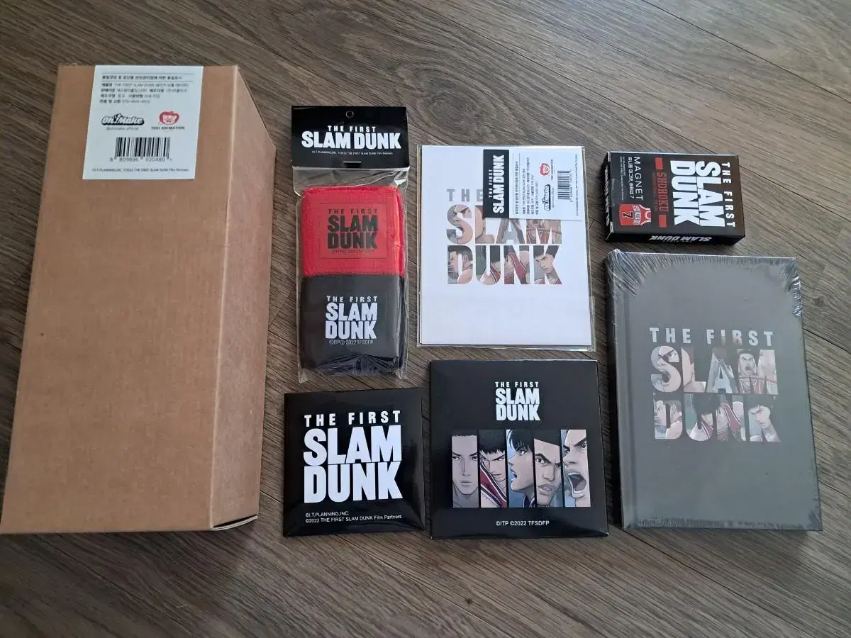 SLAM DUNK the Modern popup store sells merchandise