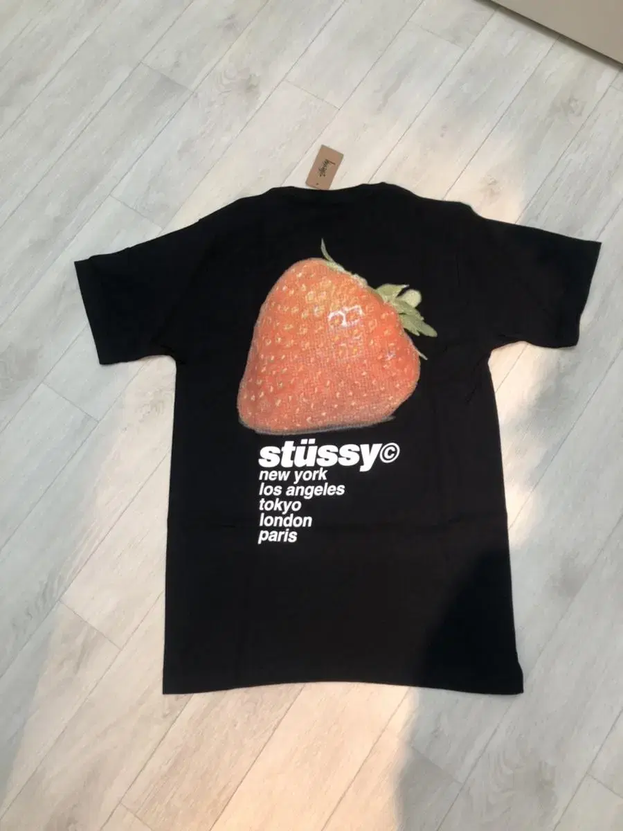 (New)Stussy Strawberry Short Sleeve T-Shirt Black S