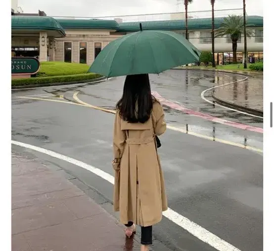Benito Ravel Feminine charcoal trench coat