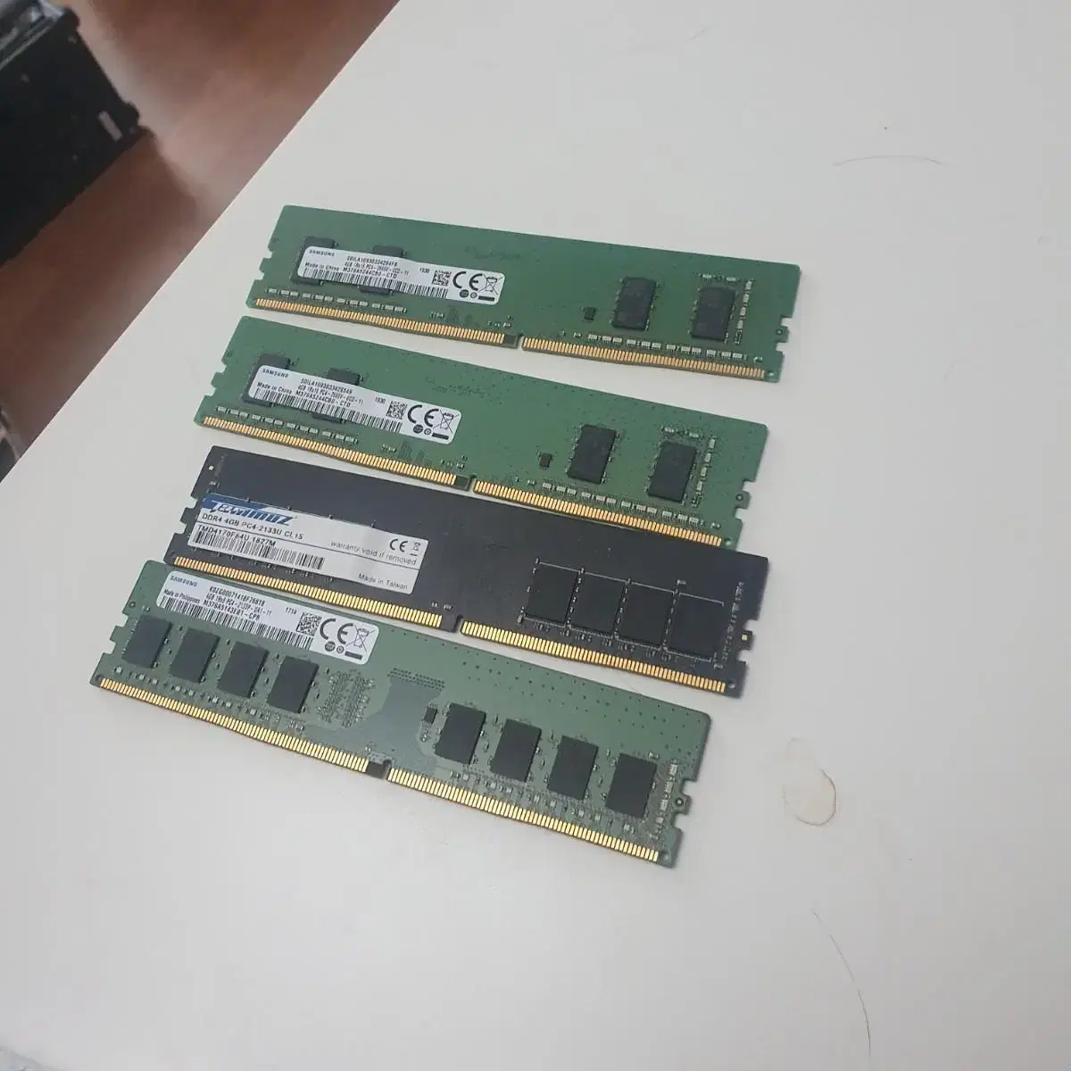 ddr4 4g  만원 팝니다