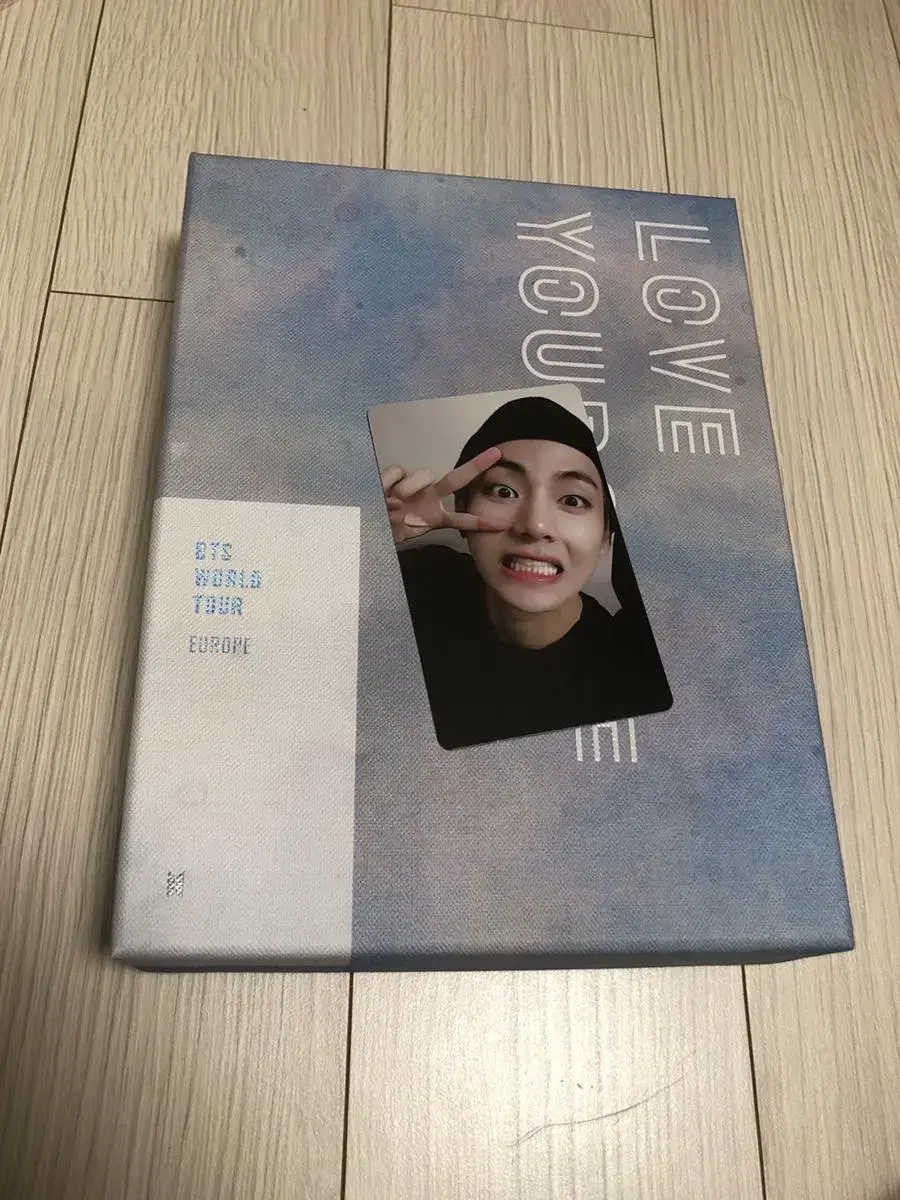 I'm selling the BTS Russellcon Europe dvd (Taehyung photocard)