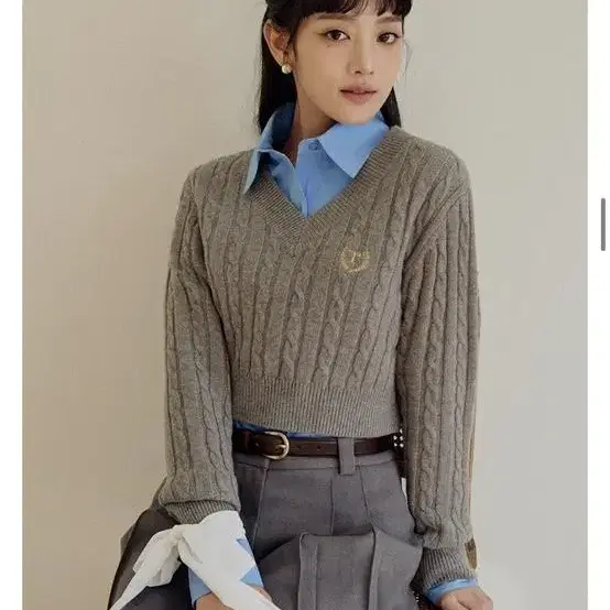 로라로라 V NECK CABLE KNIT GRAY