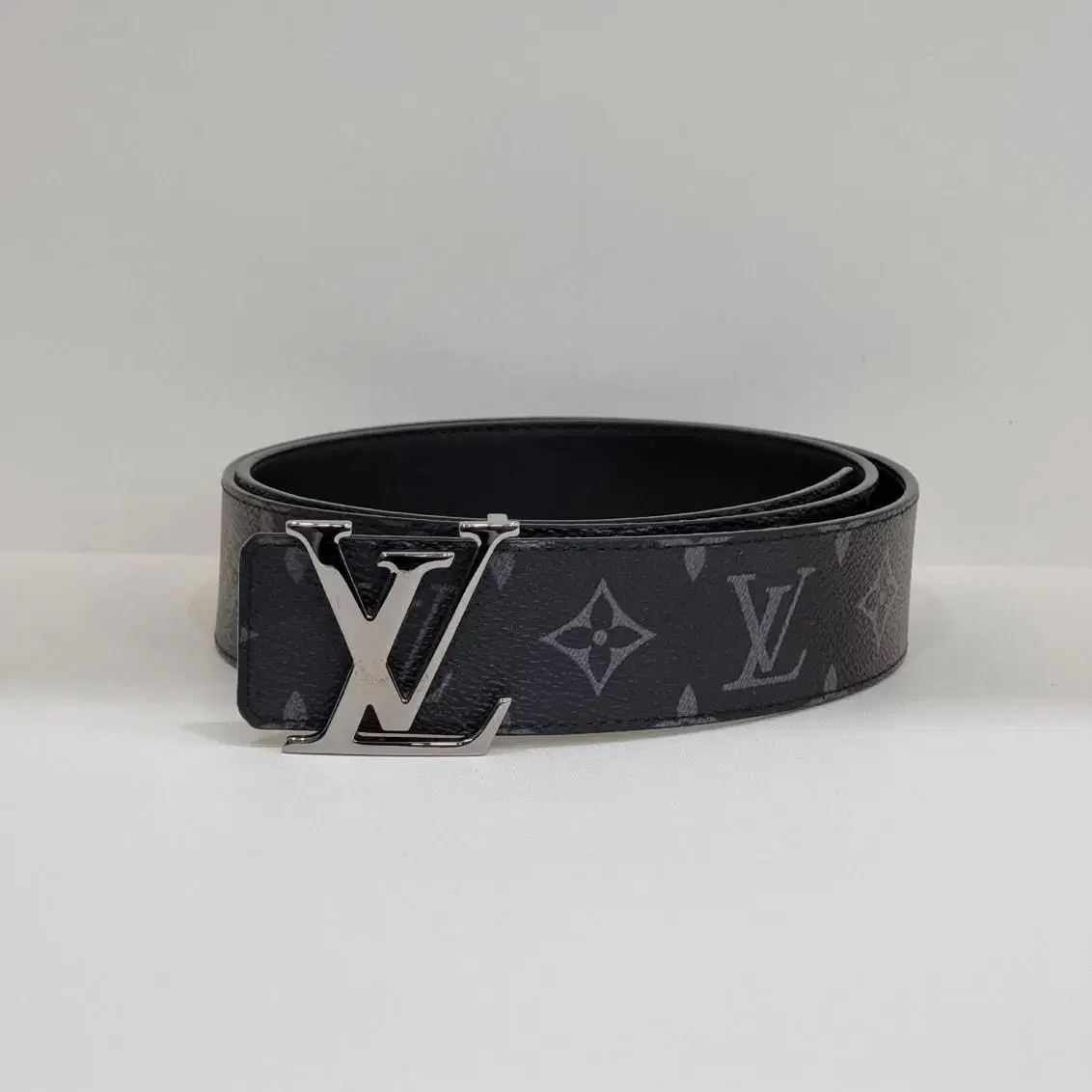 [95] Louis Vuitton M9043 Eclipse LV Initials Reversible Belt