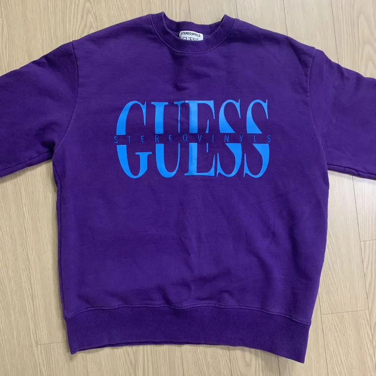 GUESS X STEREO VINYLS 프린팅 맨투맨 티 M