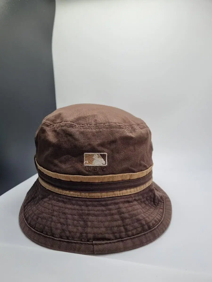 MLB M.L.B. Old School Brown Indiana Bucket Hat