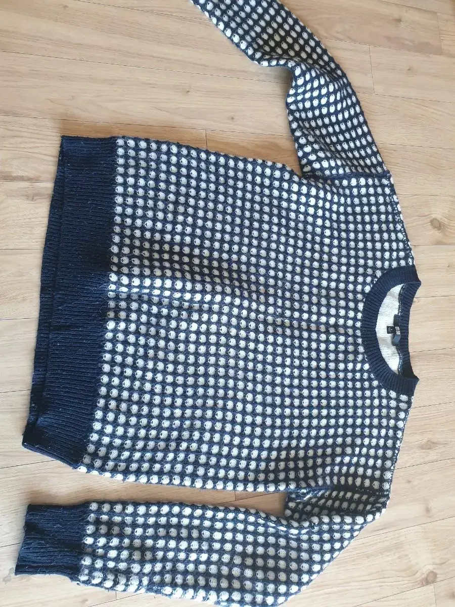 Uniqlo polka dot momo knit