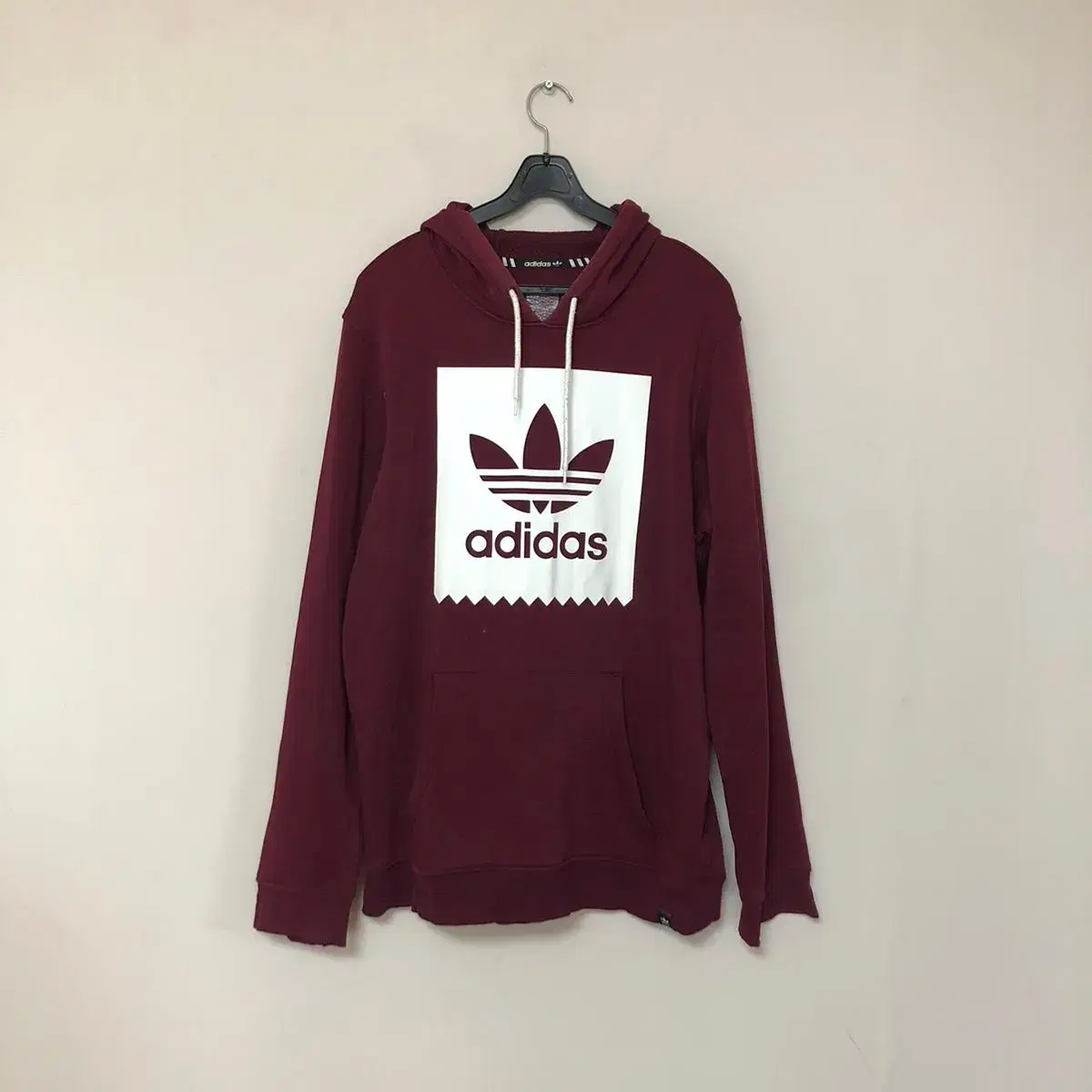 Vintage Adidas wine hood box t