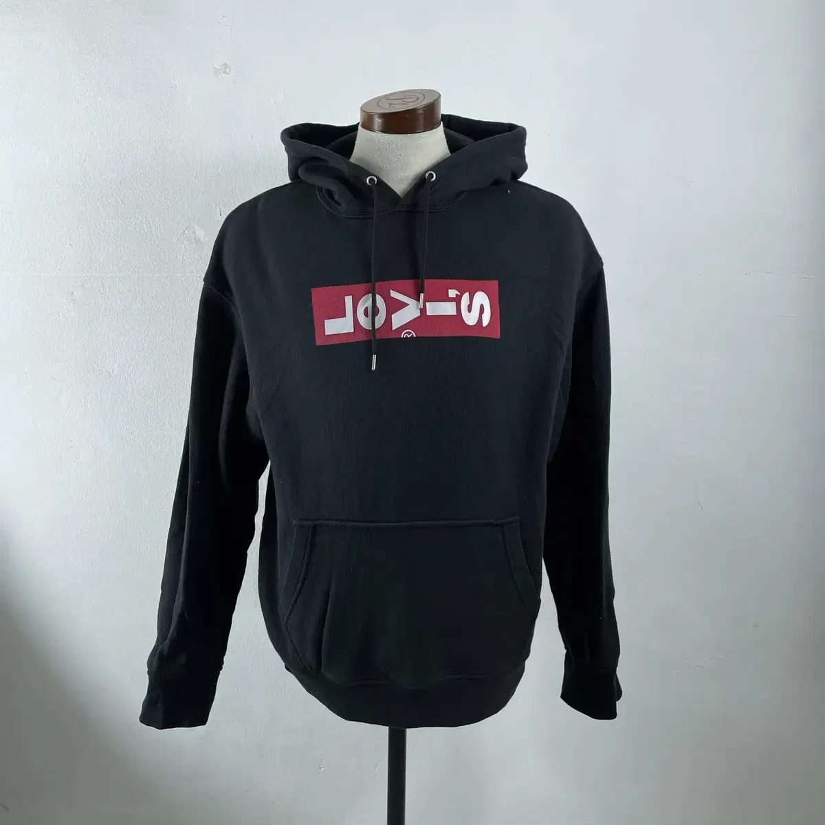 Levi's hoodie size 95