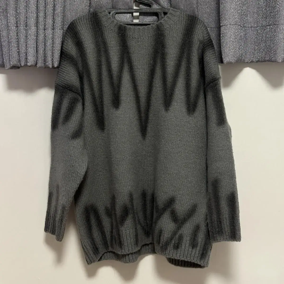 Painting design knit gray