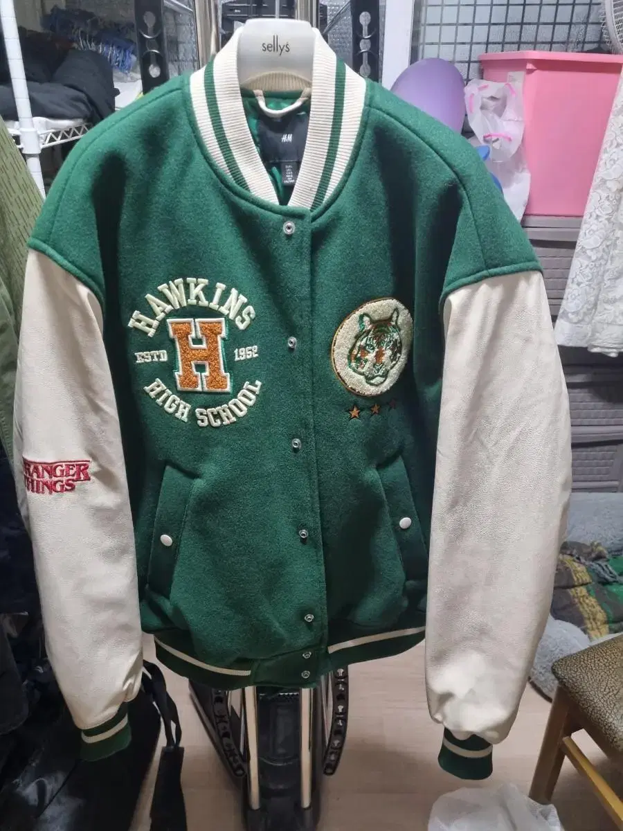 Stranger Things Varsity Jacket L h&m H&M