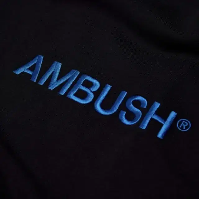 (미개봉새상품)엠부쉬AMBUSH 로고 맨투맨 티셔츠