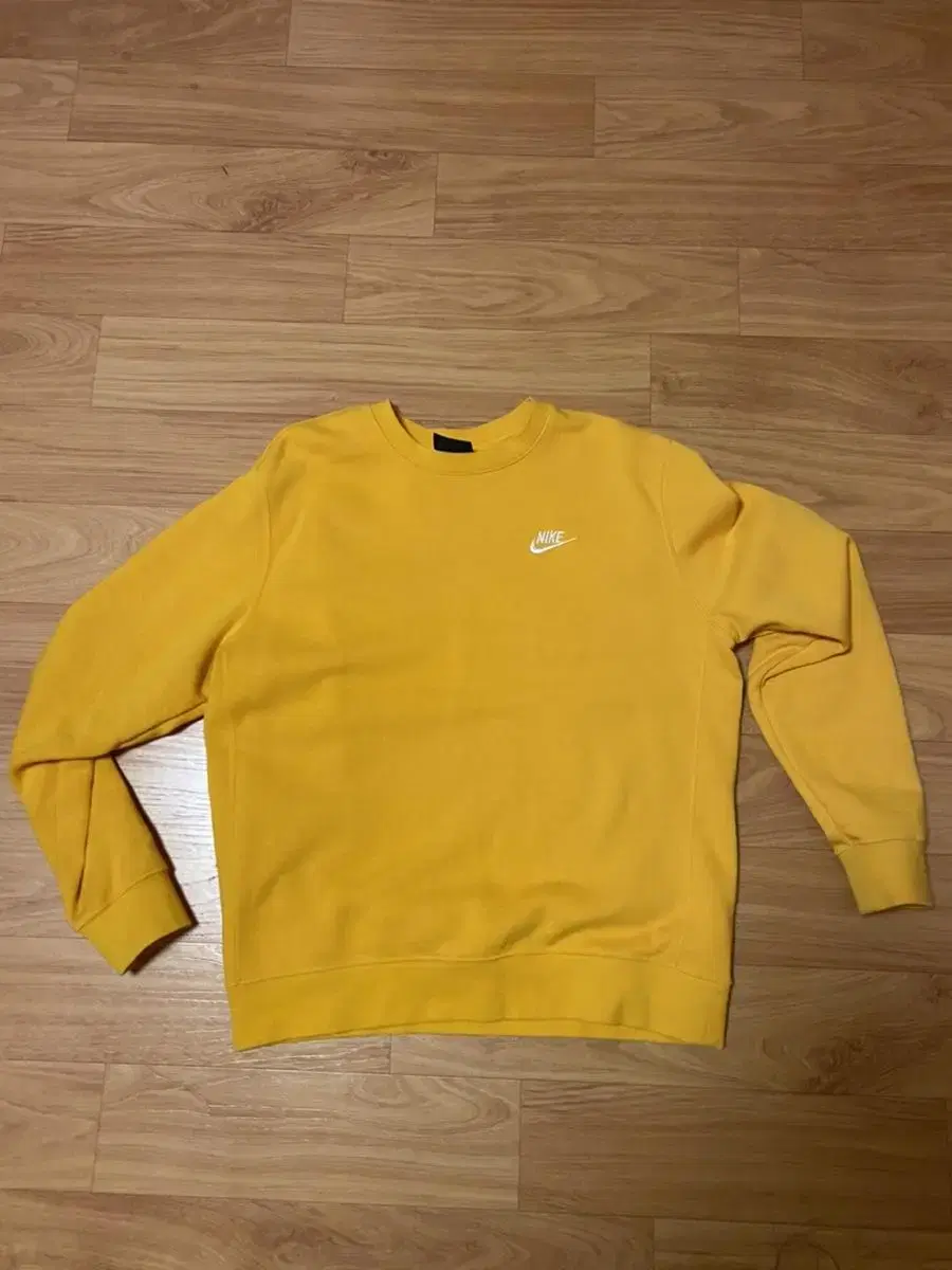 I'm selling a size M in a Nike Man to Man.