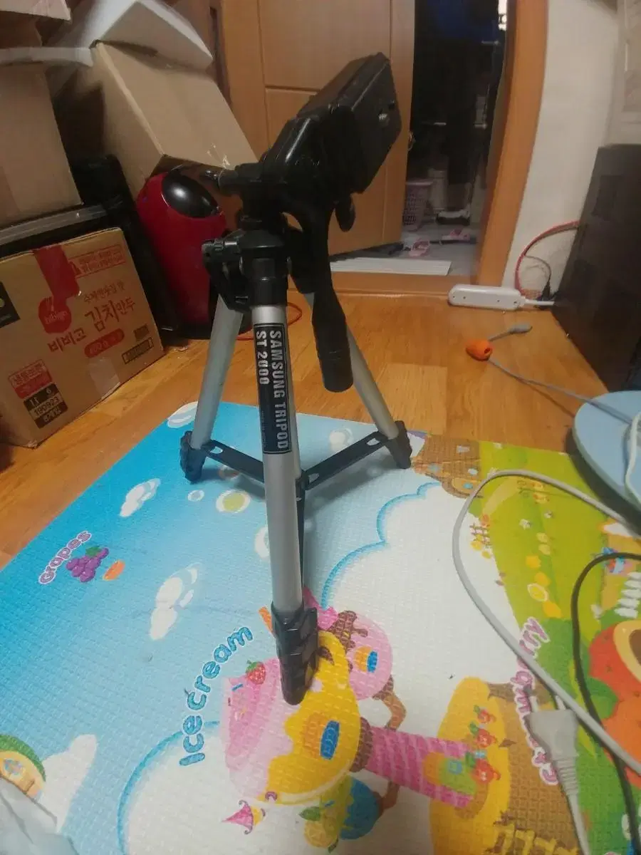 Selling Samsung camera tripod. A-grade is good.