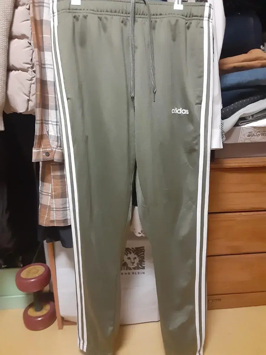 Adidas khaki pants, chuu running pants