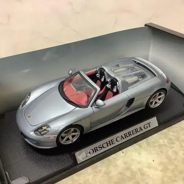 Mondo Motors 1:18 다이캐스트 카레라GT 상태좋은 중고제품.