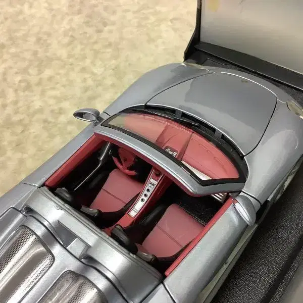 Mondo Motors 1:18 다이캐스트 카레라GT 상태좋은 중고제품.