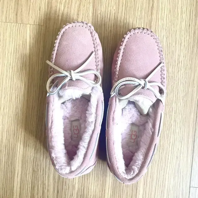 (새상품) 어그 UGG 타코타 핑크 모카신 6(225-230)