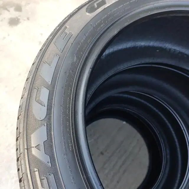 굿이어 275/45R20 GT2 중고 타이어 팝니다.