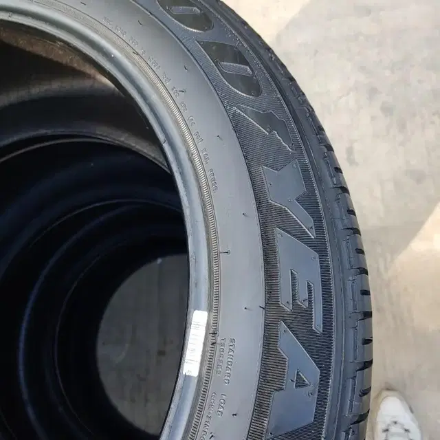 굿이어 275/45R20 GT2 중고 타이어 팝니다.