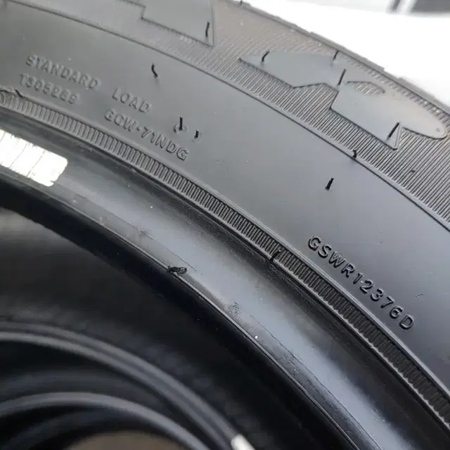 굿이어 275/45R20 GT2 중고 타이어 팝니다.