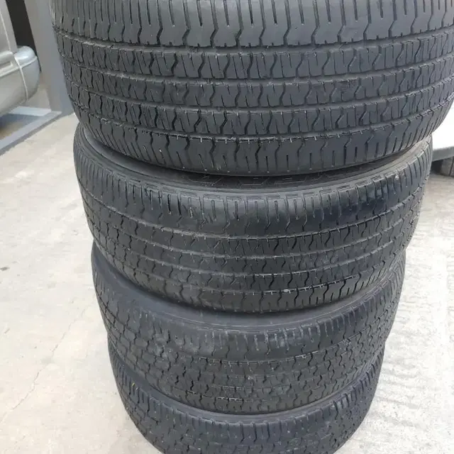 굿이어 275/45R20 GT2 중고 타이어 팝니다.