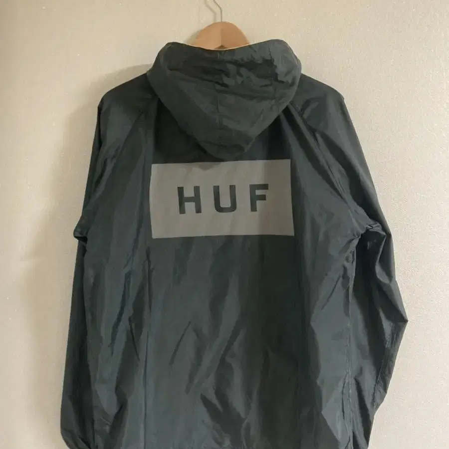 Huf 바람막이 M