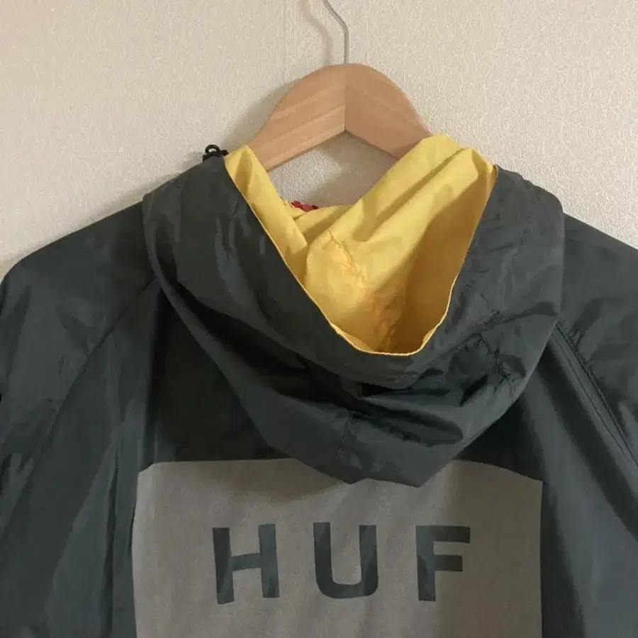 Huf 바람막이 M