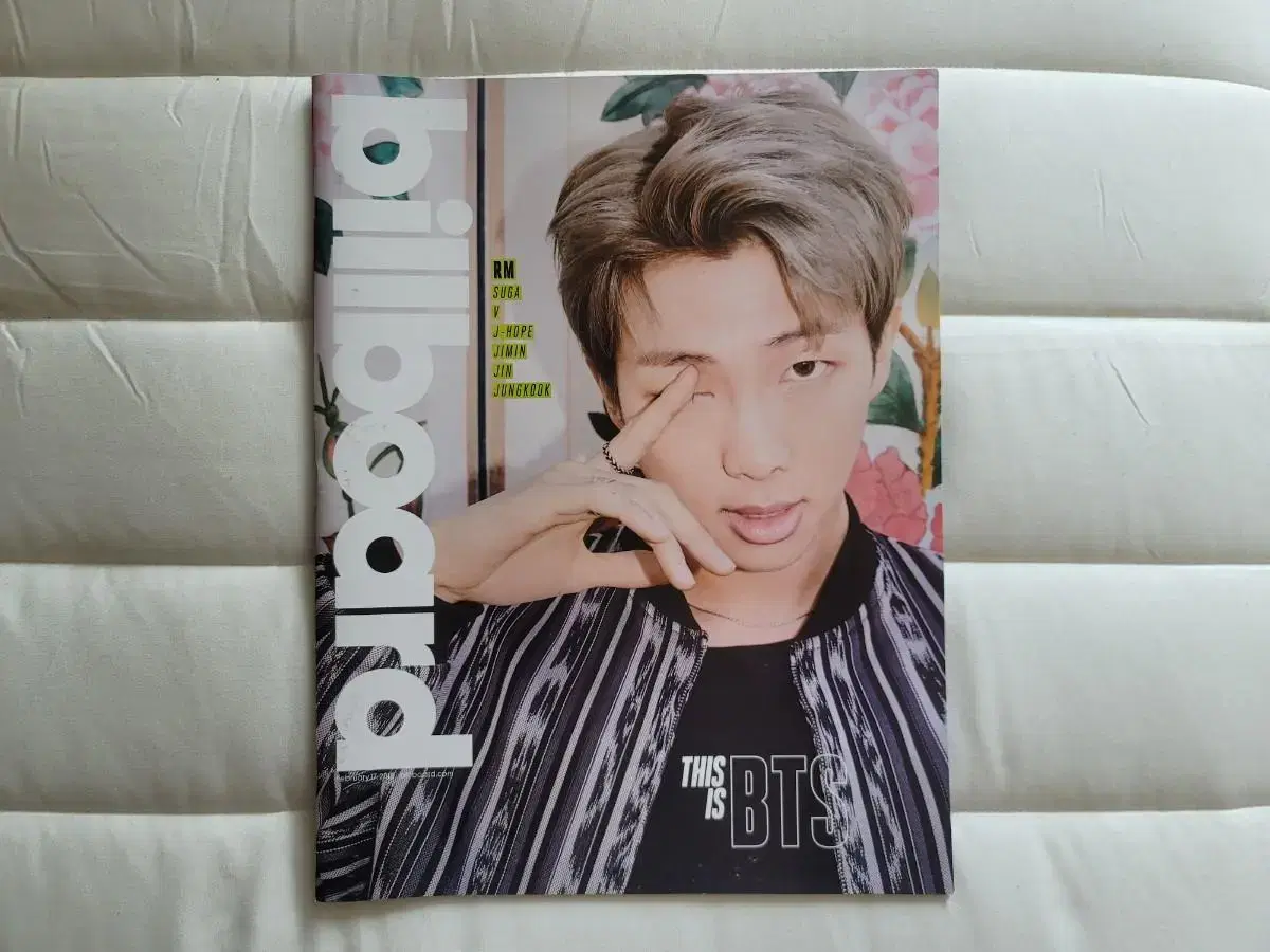 2018 Billboard Magazine & Large poster Nam Zuu