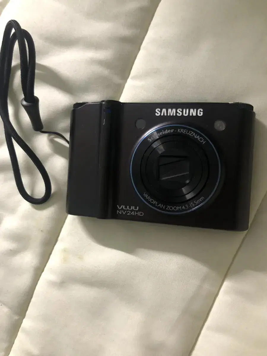 Samsung VLUU NV24HD digital camera