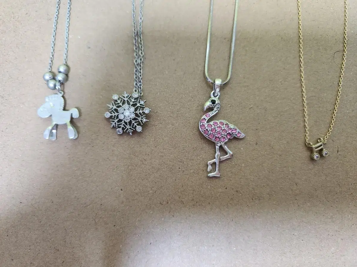 Sell cute necklaces