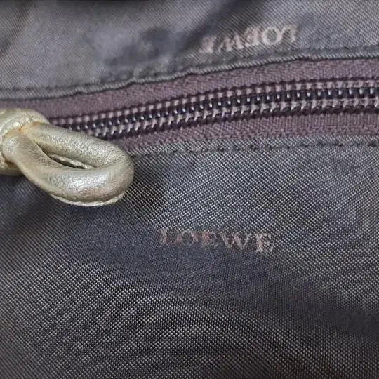 LOEWE  브리샤토트백