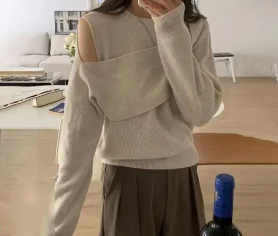 Shoulder-length knit