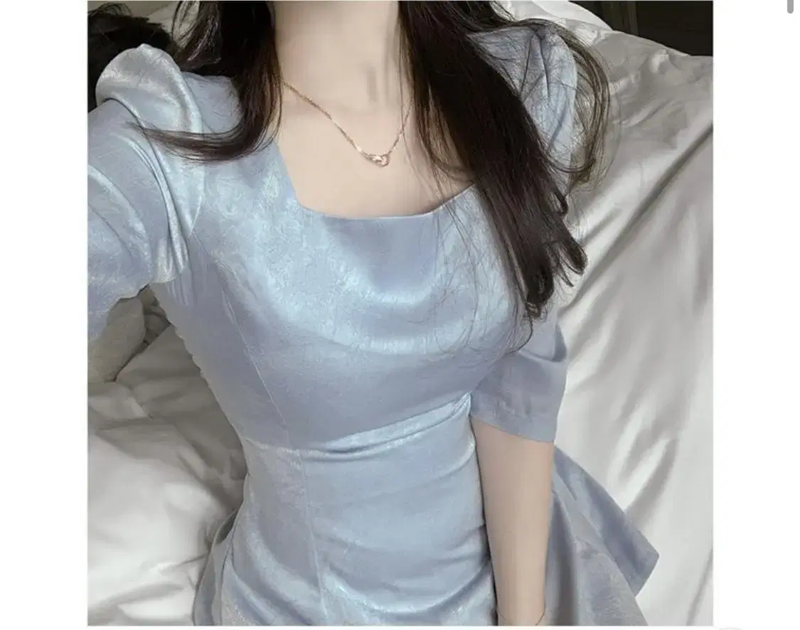 히니크 히프나틱 푸딘 플레어 미니 원피스 새틴 스카이블루 M