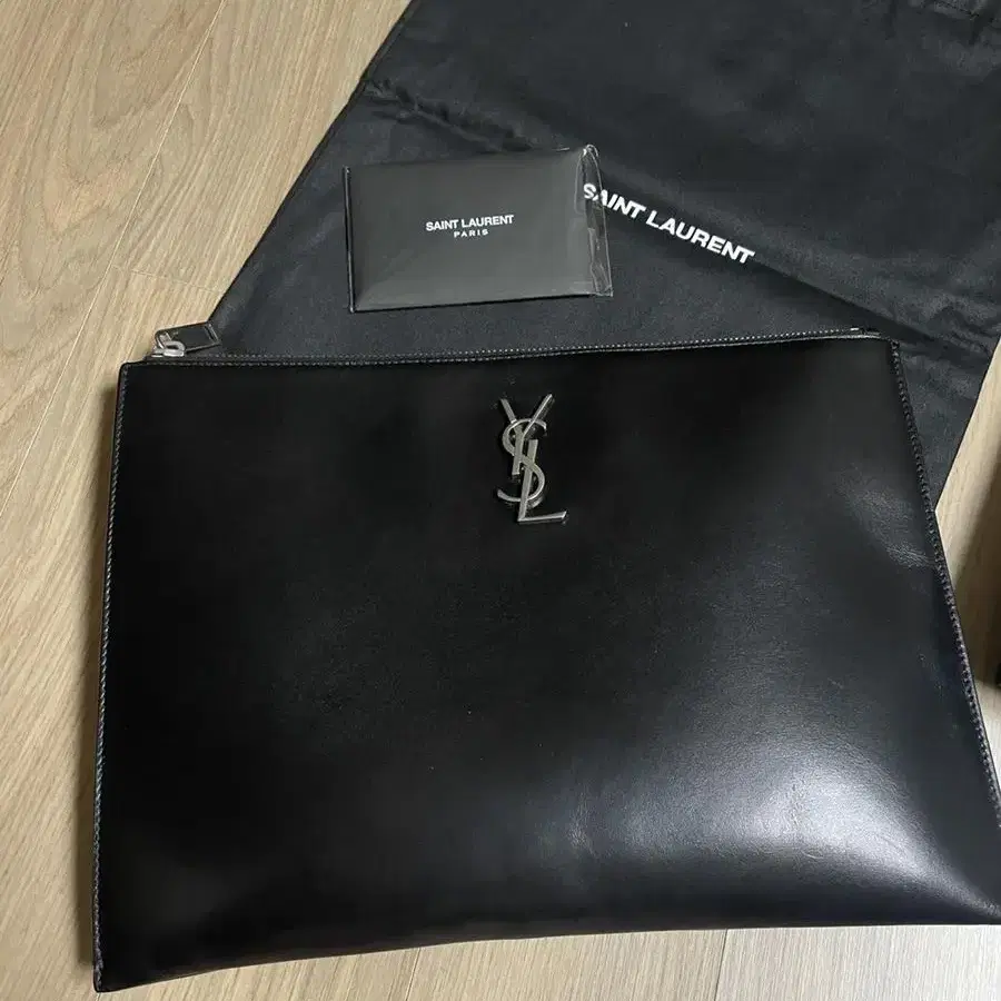 생로랑 ysl 모노그램 은장 남성 클러치백 판매합니다