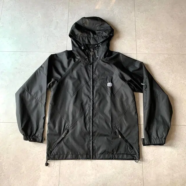 Sakun windbreaker