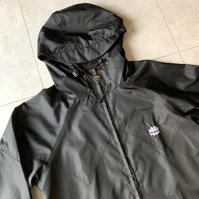 Sakun windbreaker