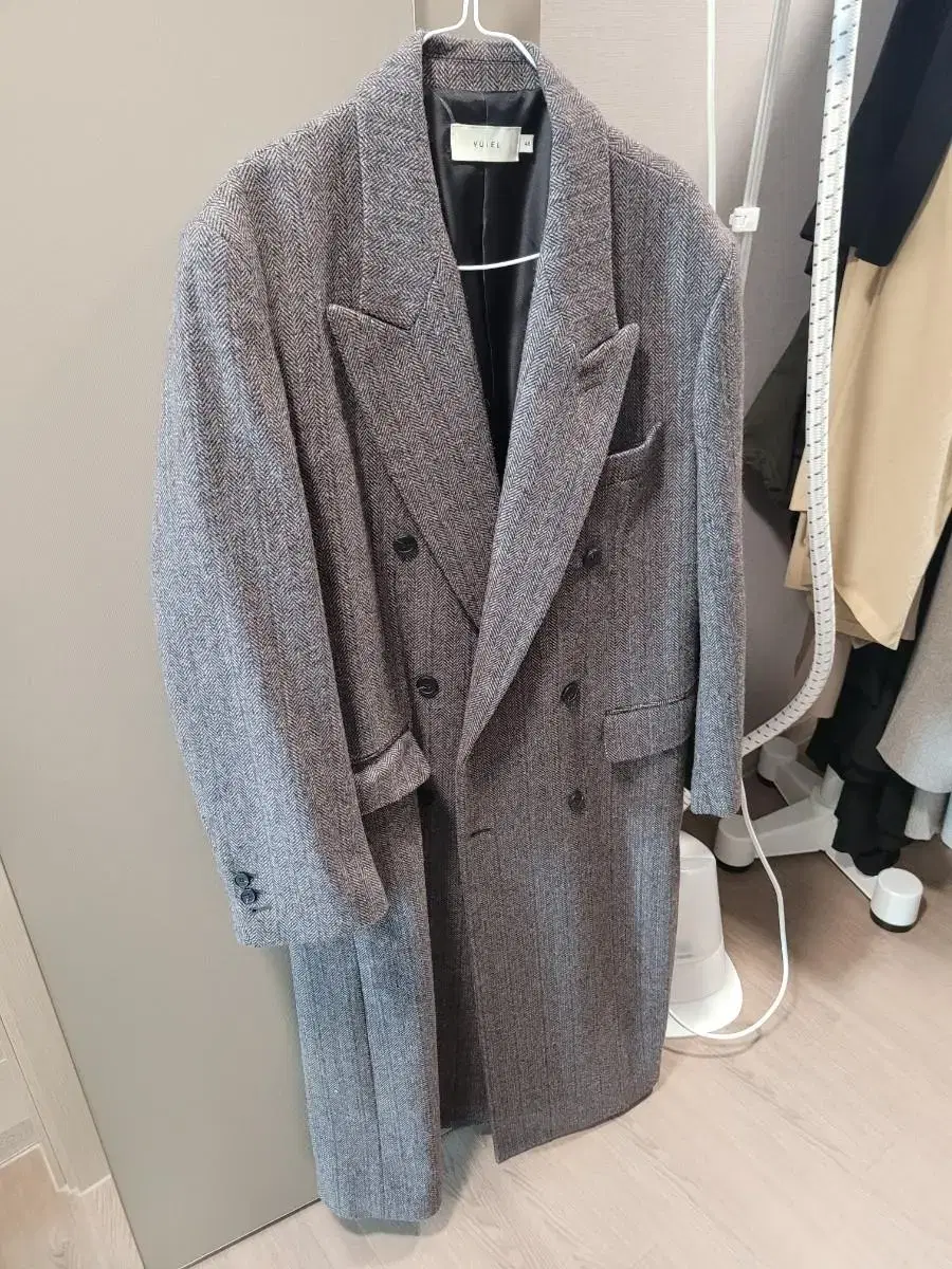 V 46 size checked coat