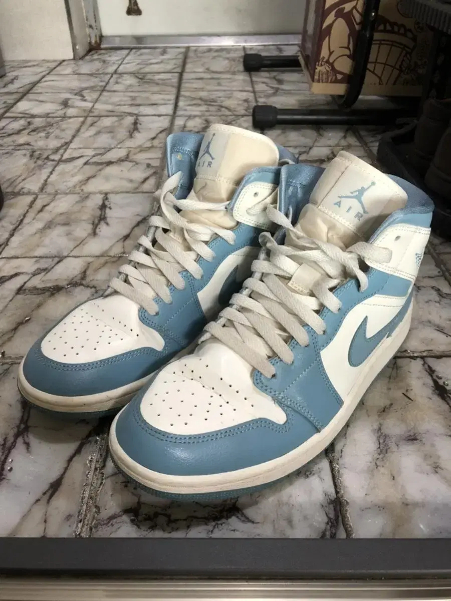 (W)270 Jordan 1 Mid Sale and One Bloo