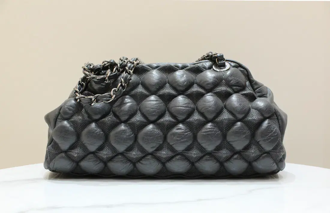 [Pre-Owned] Chanel Vintage Seasonal Embossed Bowling Bag Shoulder Bag No. 12