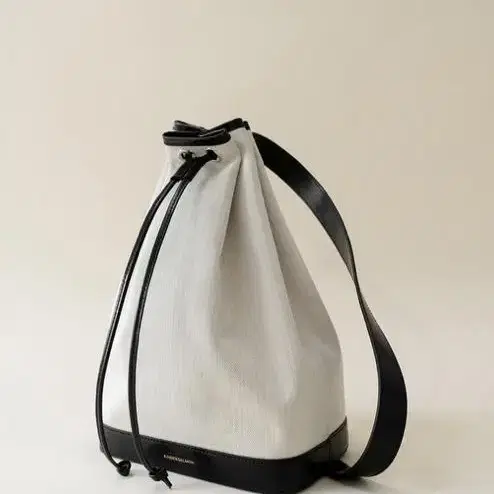 킨더살몬 leather trimmed canvas bucket bag