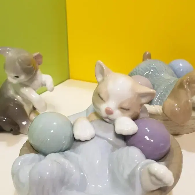 Nao LLADRO 1407  "Comfy Kitten "  나오 야드