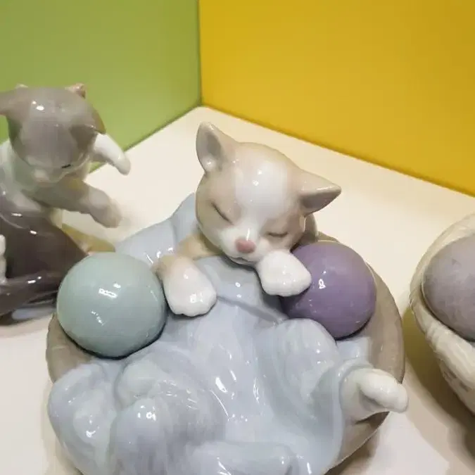 Nao LLADRO 1407  "Comfy Kitten "  나오 야드