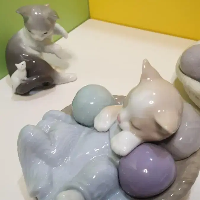 Nao LLADRO 1407  "Comfy Kitten "  나오 야드