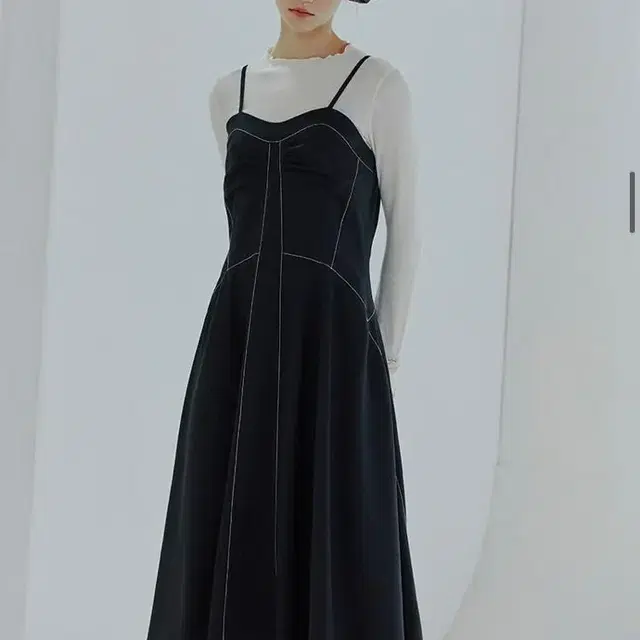 { 에트몽 Slip Flare Stitch Dress, Black }