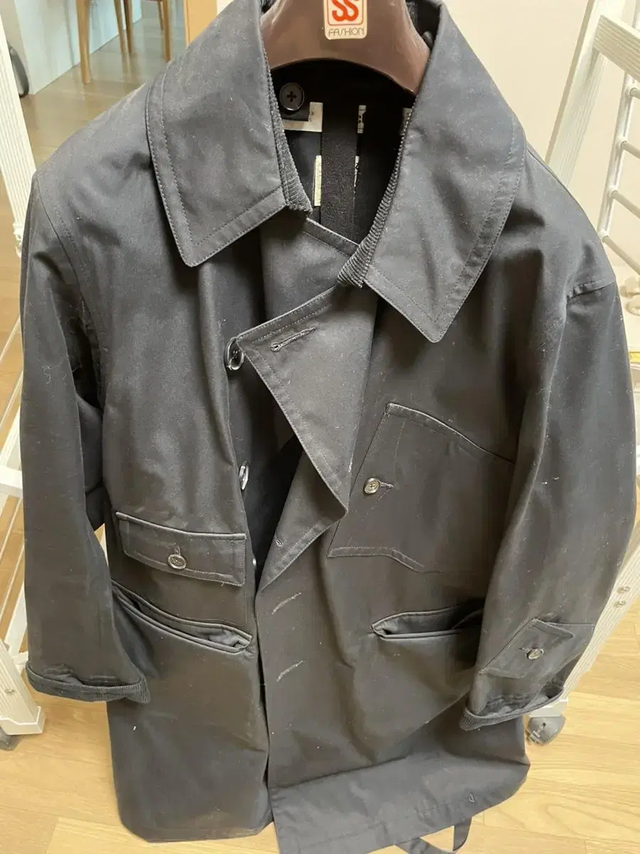 Spectator Ventilated Trenchcoat